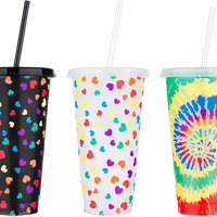 Vasos de colores con pajitas reutilizables